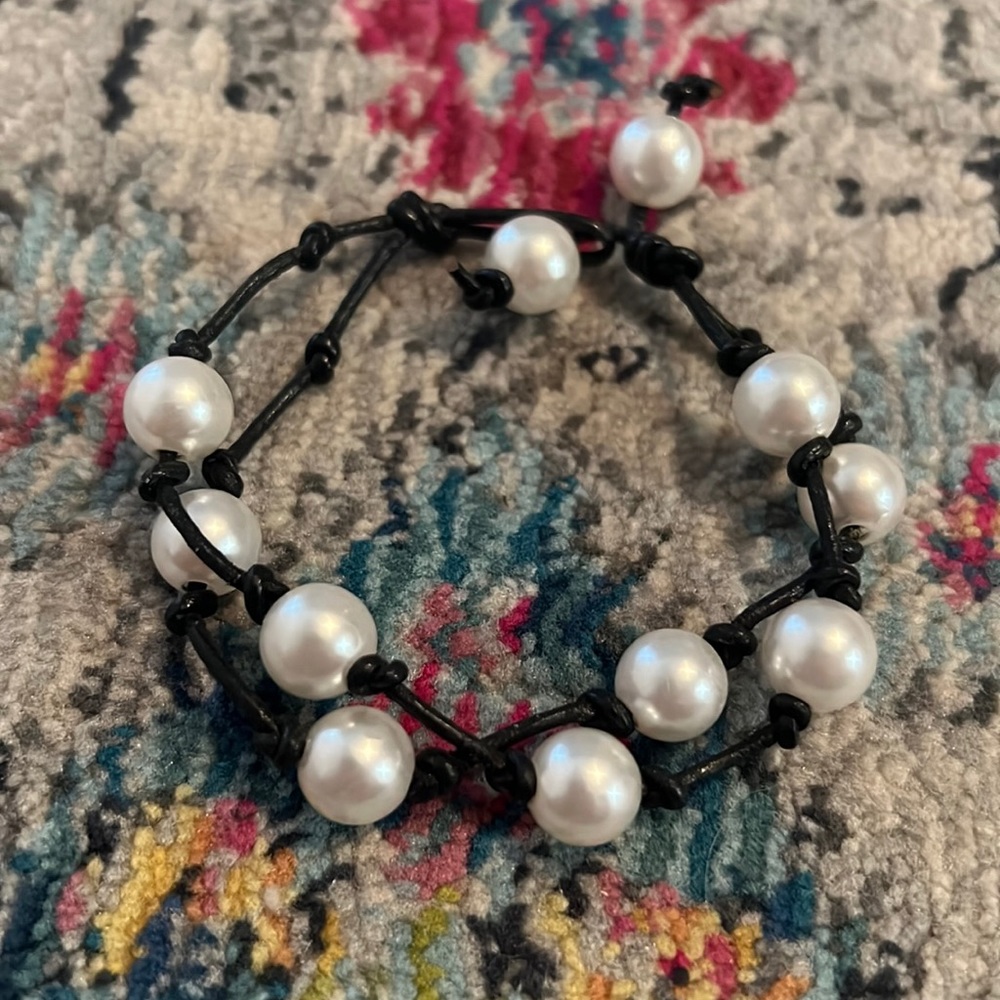 Pearl And leather bracelet
